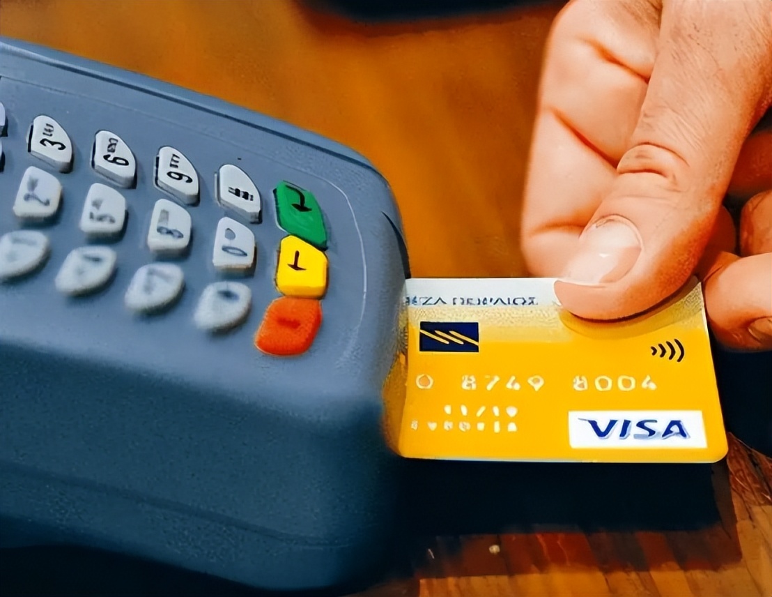 借记卡和储chu蓄卡；借记卡和储蓄卡是一张卡吗